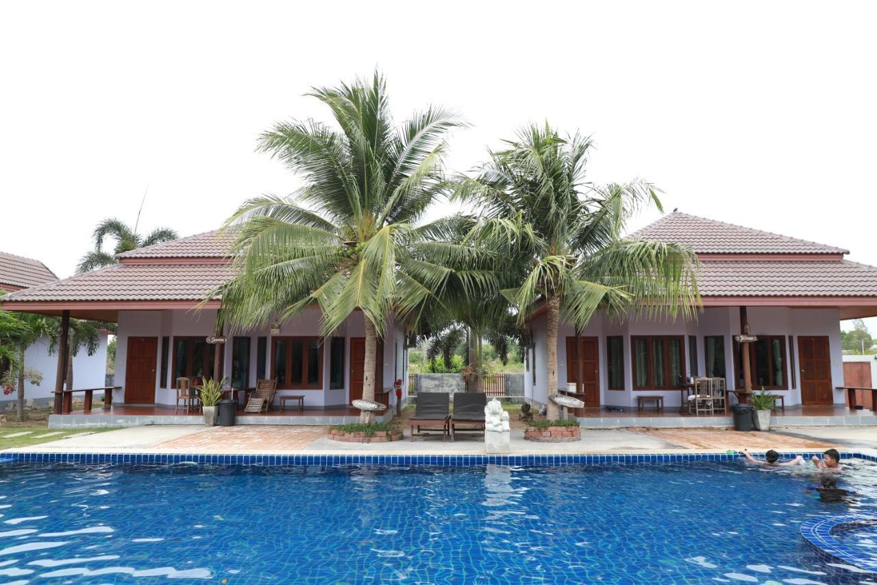 Waterside Resort Pran Buri Exterior photo